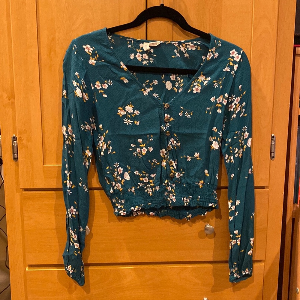 Cropped long sleeve shirt